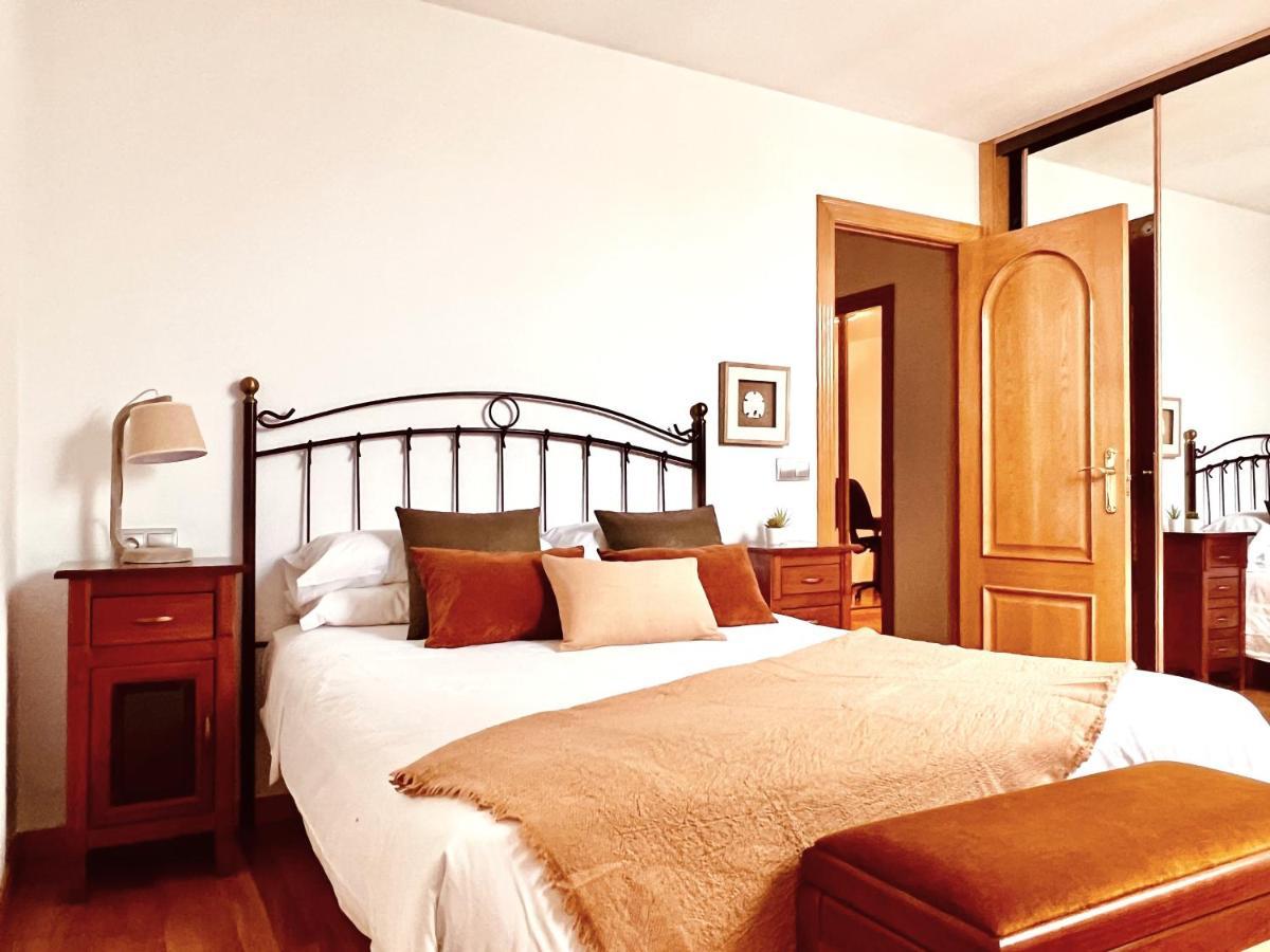 Housingleon - Conde Duplex Con Garaje Gratuito Apartment Luaran gambar